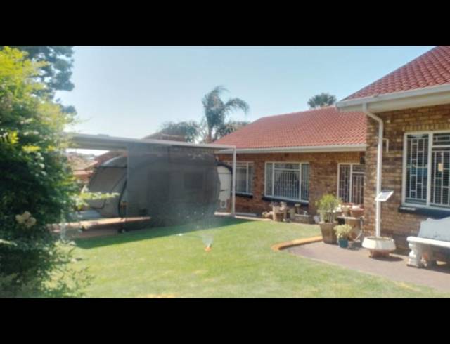 4 BEDROOM HOUSE FOR SALE IN HELIKONPARK